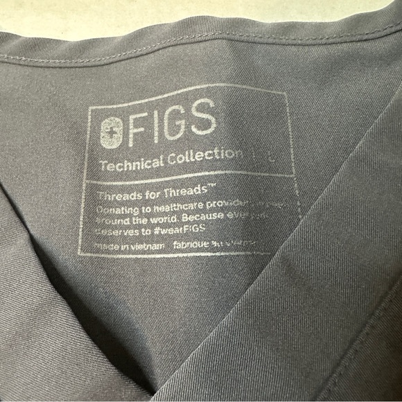 Figs Leon Charcoal Scrubs size Large - Picture 2 of 8